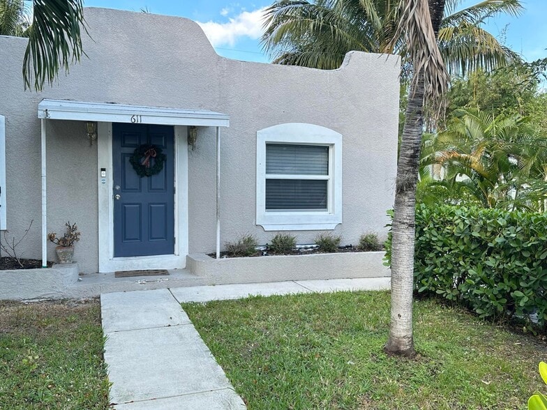 Building Photo - 611 El Vedado