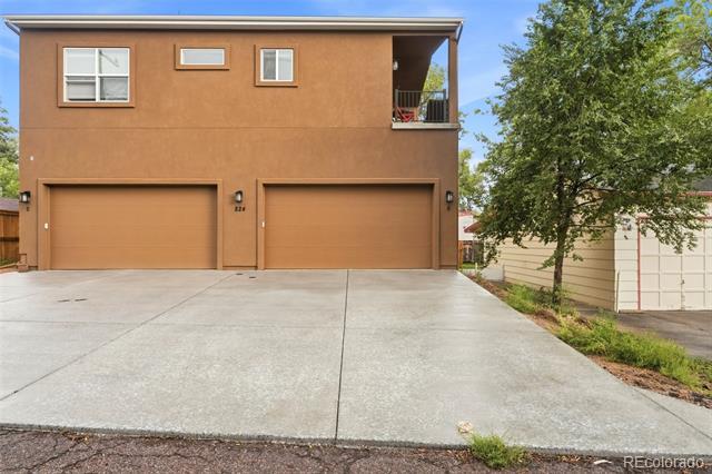 Building Photo - 824 E Moreno Ave