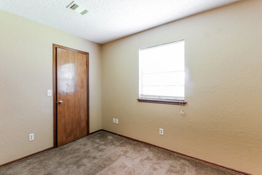 Building Photo - 2600 Amy Ct