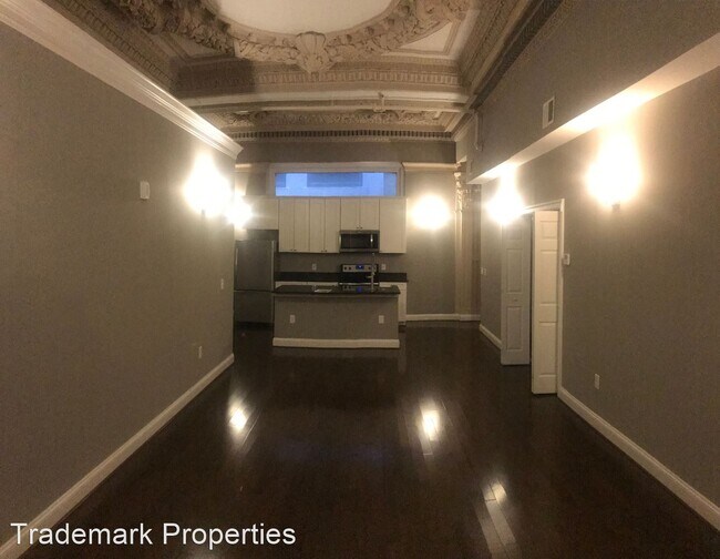 Building Photo - 208-210 E Redwood St