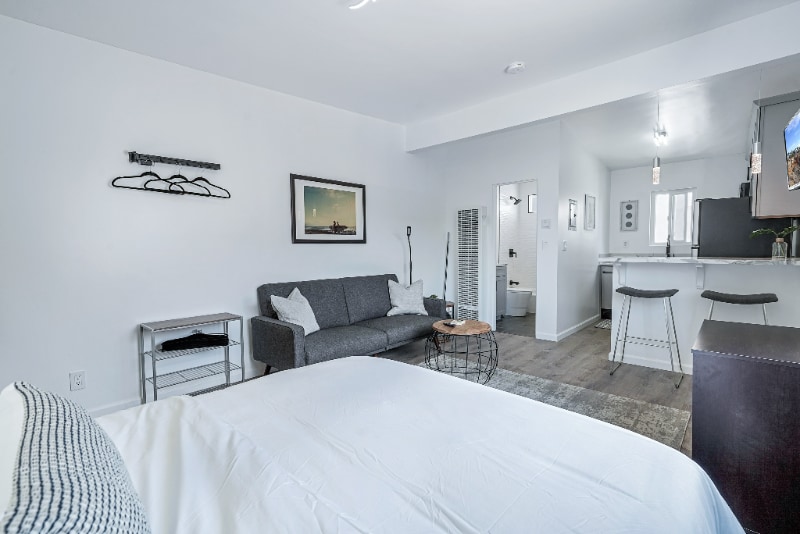 Building Photo - 21 S Venice Blvd