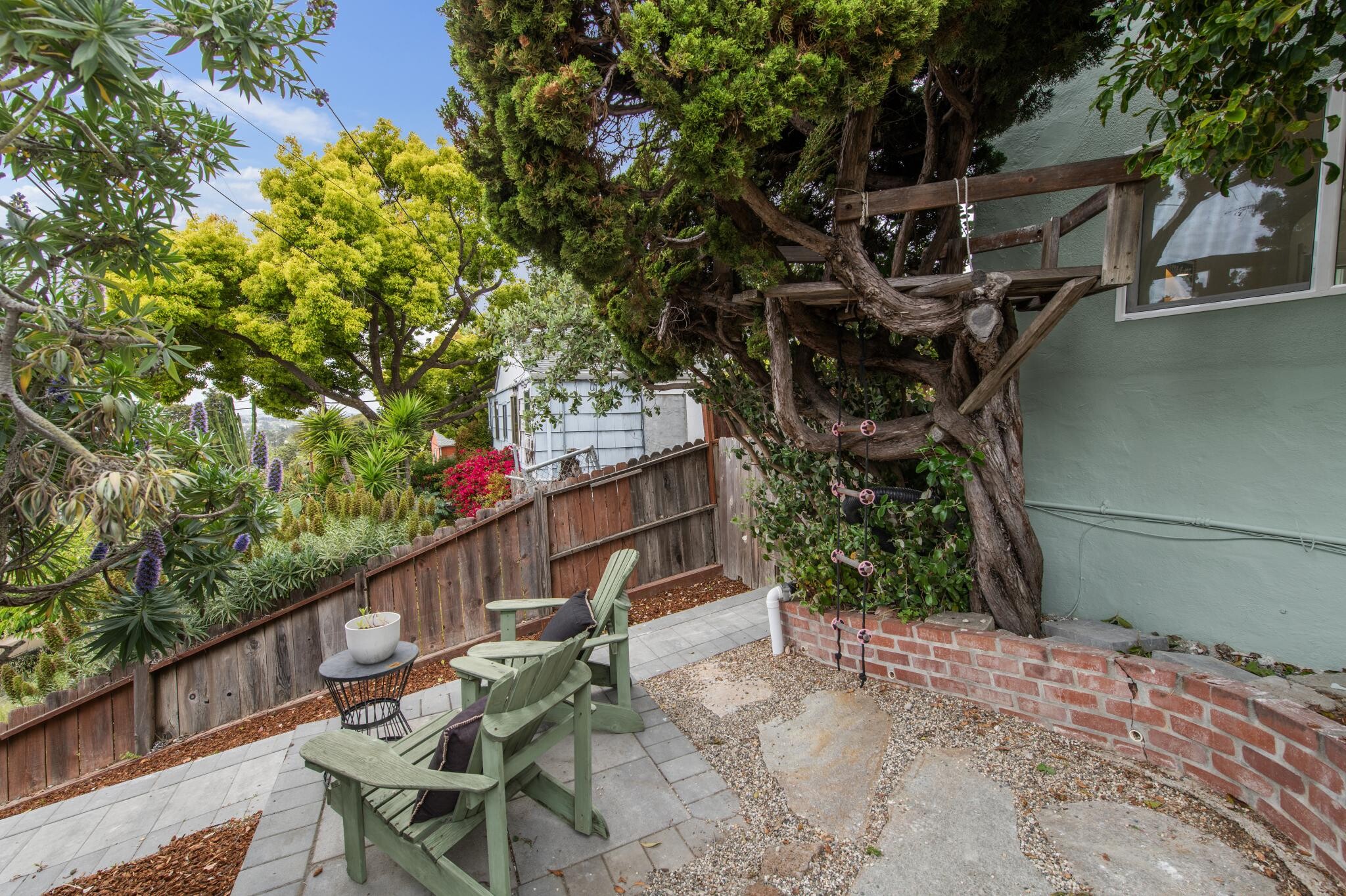Building Photo - 16026 Selborne Dr