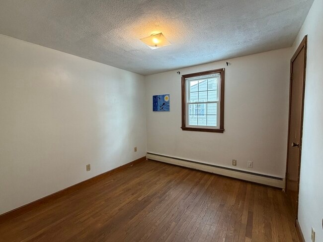 Building Photo - 24 Grapevine Ave