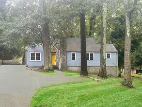Building Photo - 3 Bed 2 Bath in Atlanta!