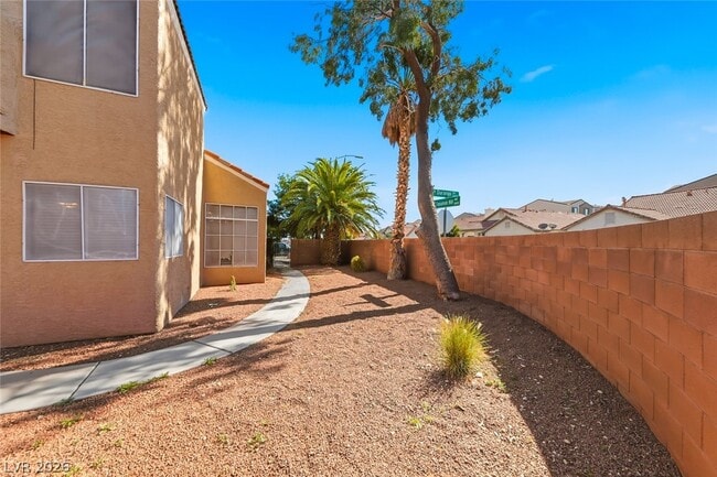 Building Photo - 3601 Estate View St