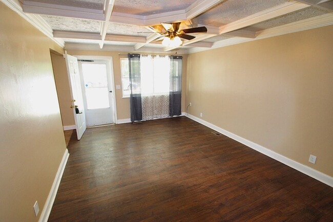 Building Photo - Charming 3 Bed 1 Bath Ranch