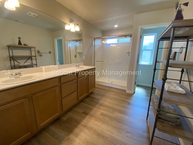 Building Photo - Nicely Furnished Townhome in Indian Hills