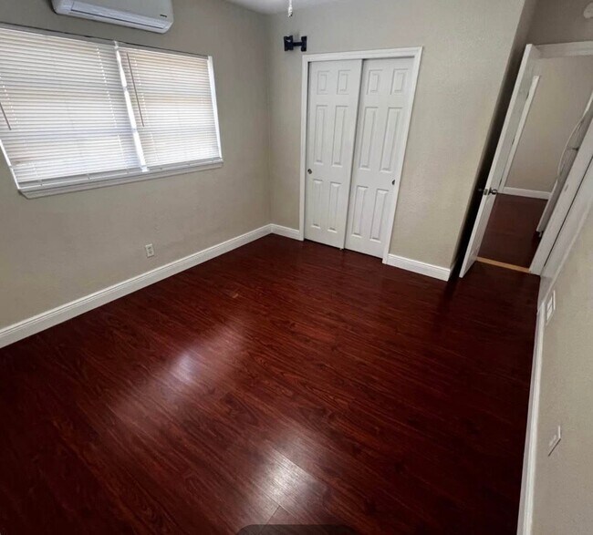 Building Photo - 4024 Meadowbrook Ave