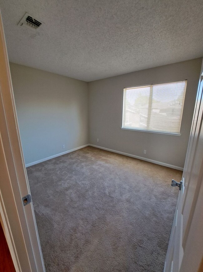 Building Photo - Living Large in North Vacaville - Rent inc...