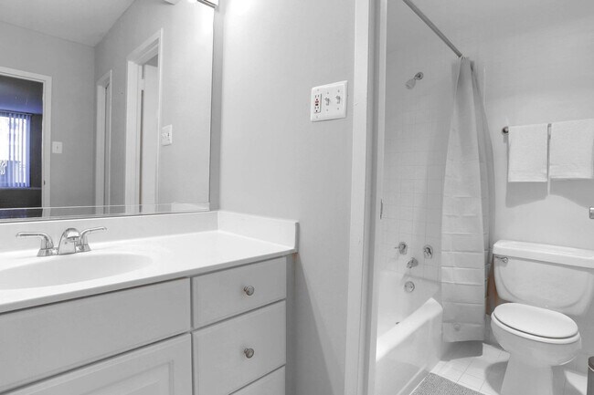 Building Photo - 1600 S Eads St