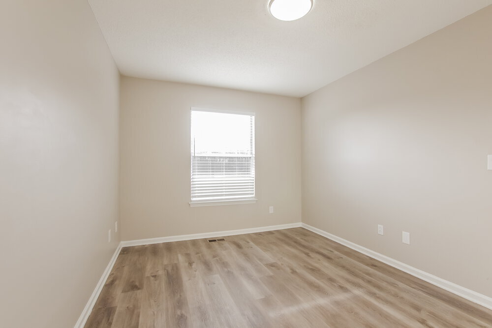 Building Photo - 3000 Parkland Dr