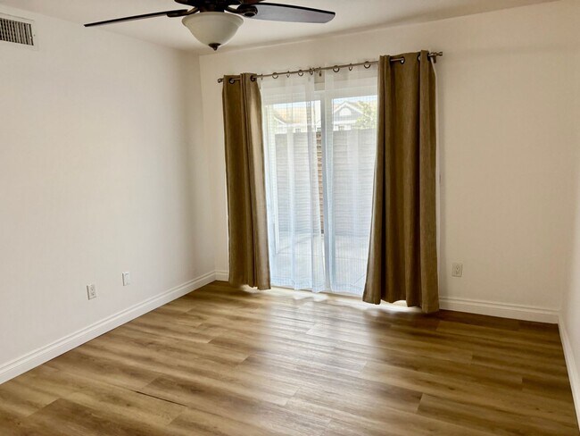 Building Photo - 514 Derby Rd