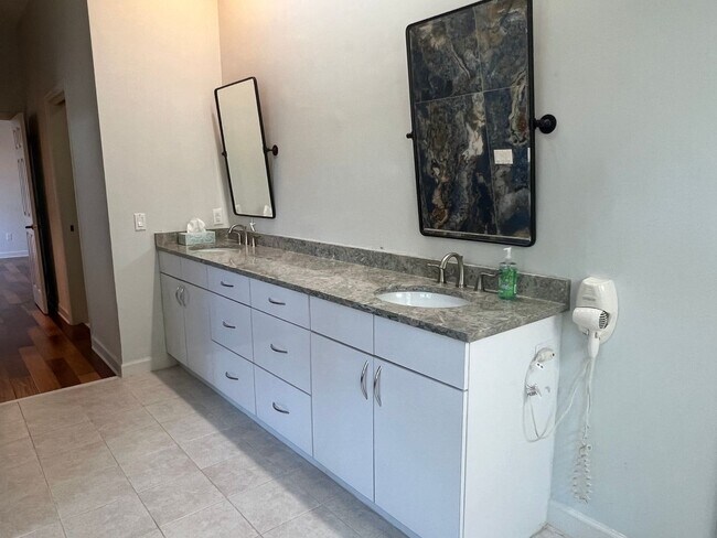 Building Photo - Spacious Updated Home in Windmill Harbour!