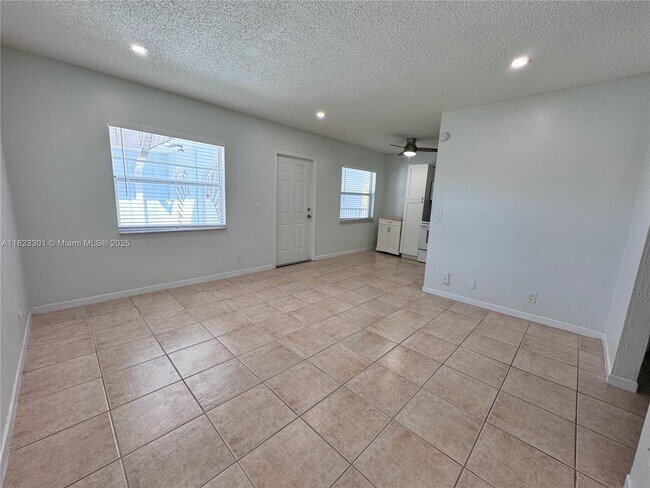 Building Photo - 1470 N Dixie Hwy