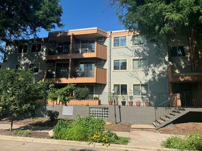 Primary Photo - Gorgeous Modern Condo with Private Patio, ...