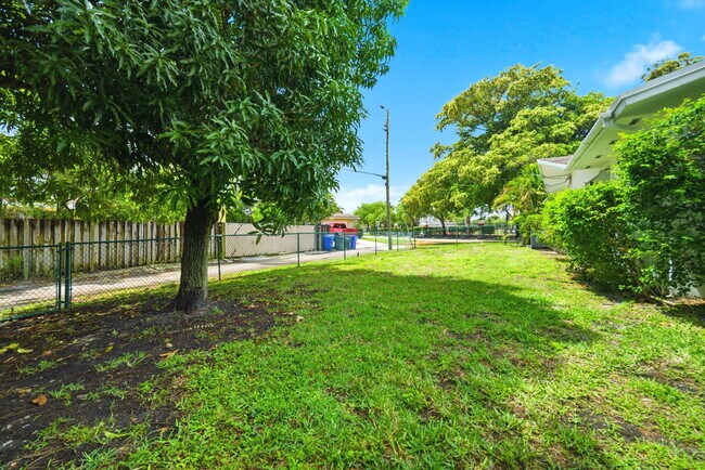 Building Photo - 321 E Chaminade Dr