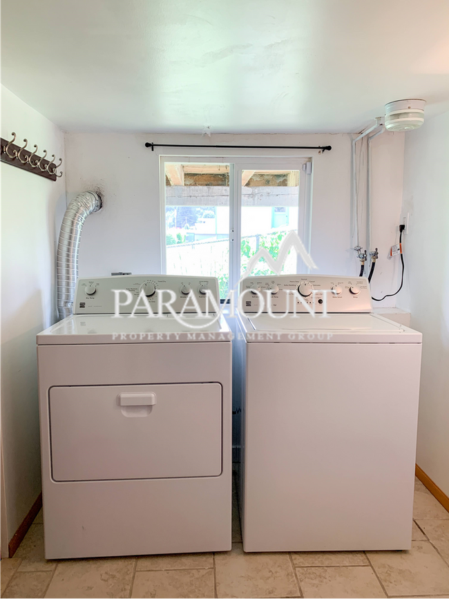 Building Photo - Magnificent Seattle/Water Views in Manches...