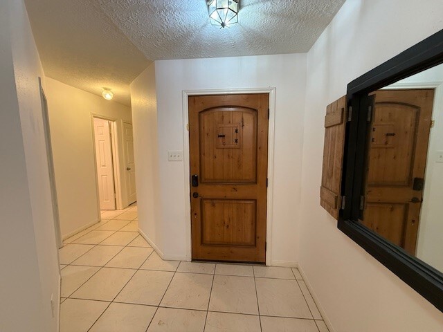 Building Photo - 2902 Silent Dr