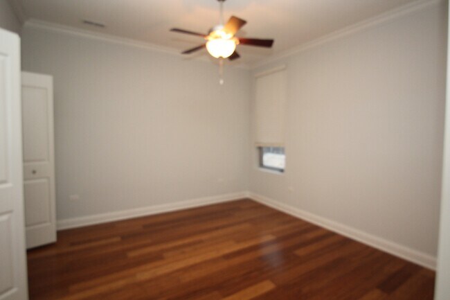 Building Photo - 1609 W Warren Blvd