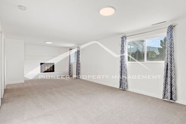 Building Photo - 610 Catalina Dr