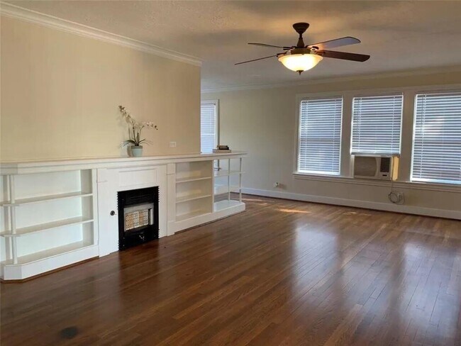 Building Photo - 4823 Rusk St #2