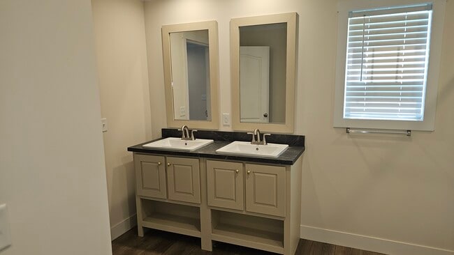 Building Photo - 3617 N Grand Ave E