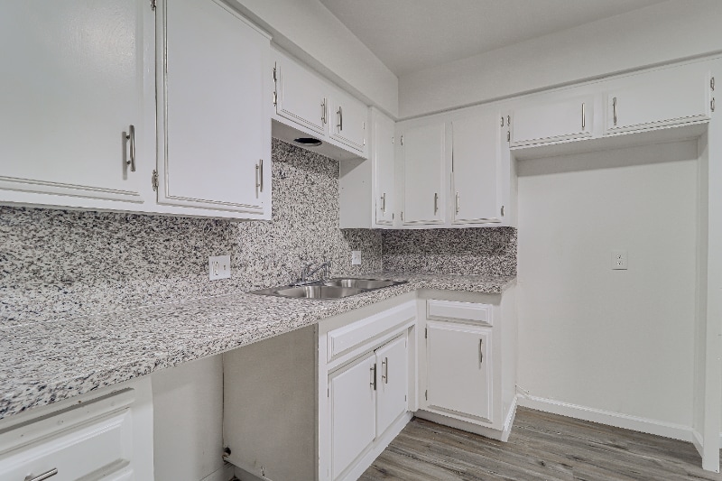 Building Photo - 1005 Mira Loma Dr