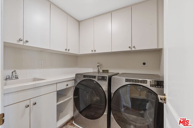 Building Photo - 674 Via de Tierra