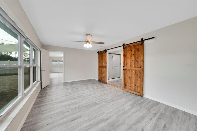 Building Photo - 4550 16th Ave N