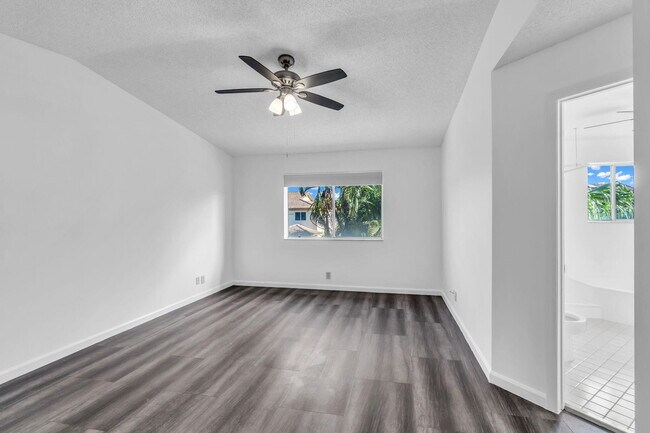 Building Photo - 6813 Via Regina