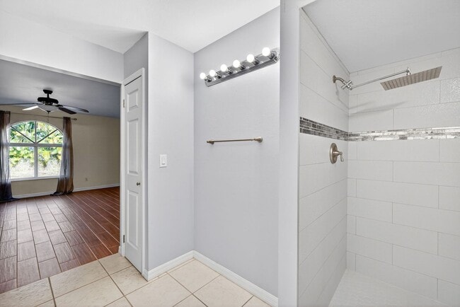 Building Photo - 2 Bedroom 2 bath Oversized Duplex with 2 Car Garage