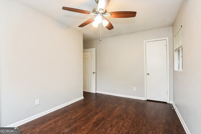Building Photo - 251 Essex Dr
