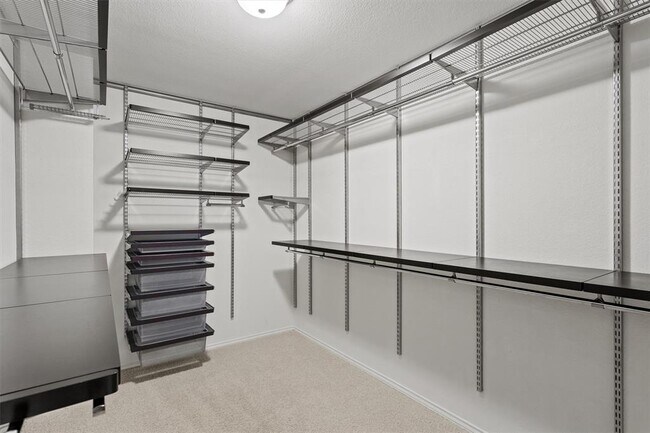 Building Photo - 12036 Pecangate Way