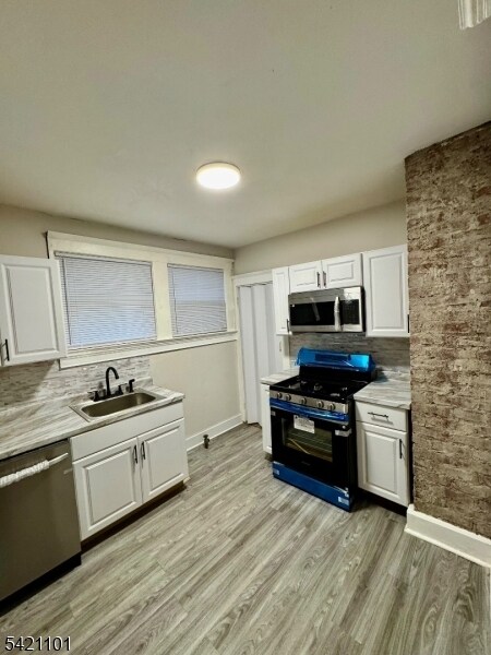 Building Photo - 313 Halsted St