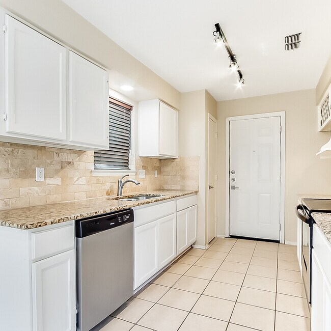 Building Photo - 2417 Clearhaven Ct