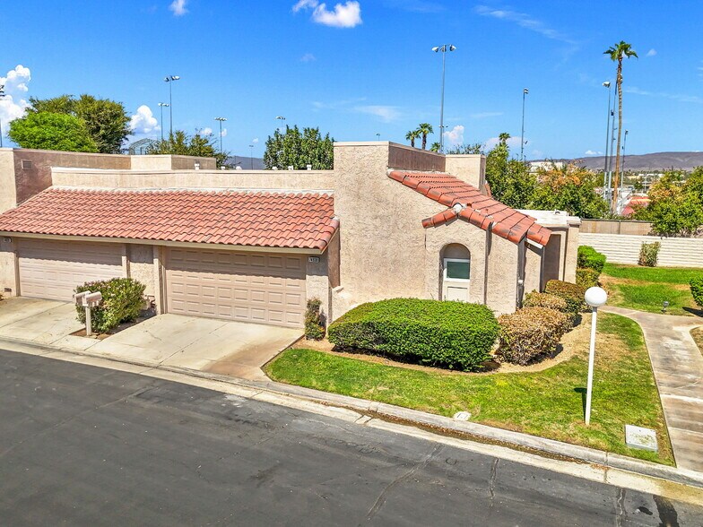 Building Photo - 74930 San Simeon Dr