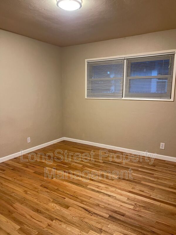 Building Photo - 1630 SW 15th Ave