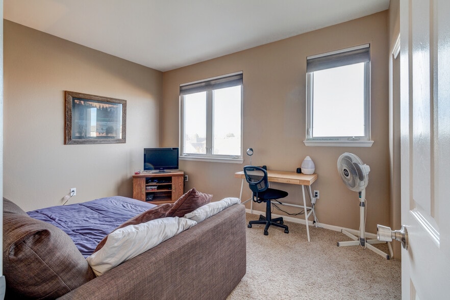 Building Photo - 2951 W Riverwalk Cir