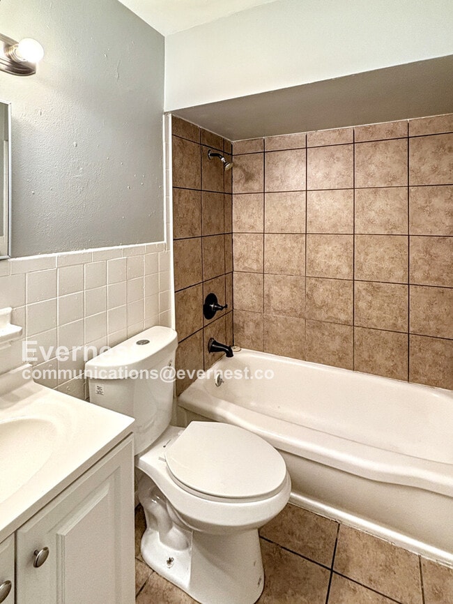 Building Photo - 9732 Glen Owen Dr