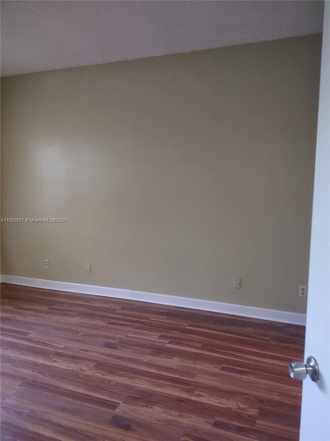Building Photo - 620 Cypress Club Way