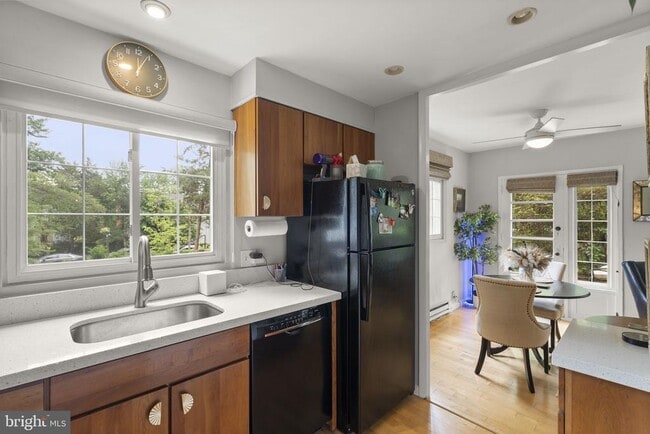 Building Photo - 3408 Martha Custis Dr