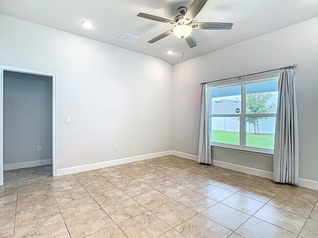 Building Photo - Welcome in to this beautiful Unfurnished -...