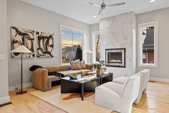 Building Photo - Spacious 4-Bed Gem in Nashville: 2360 sq f...