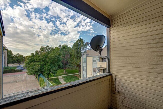 Building Photo - 1 Bedroom 1 Bathroom Beautifully Updated Washer/Dryer In Unit