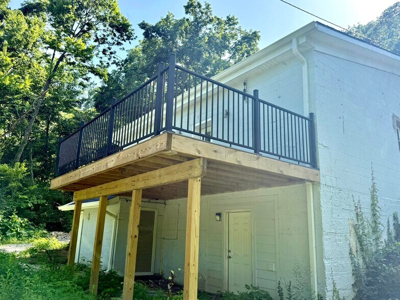 Building Photo - 980 Old Lawrenceburg Rd