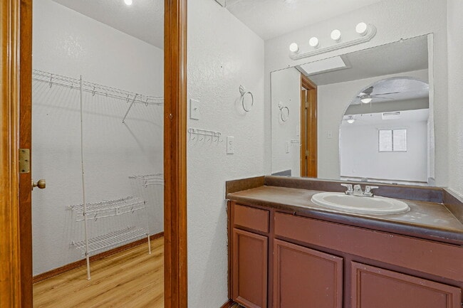 Building Photo - "Charming 3-Bedroom Retreat with 2 Full Baths