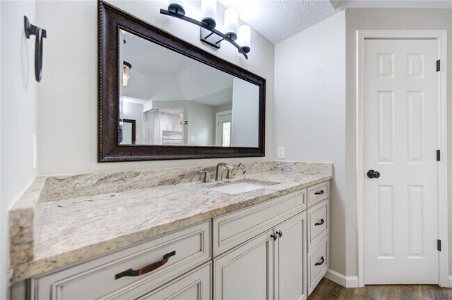 Building Photo - 4927 Kenlake Grove Dr