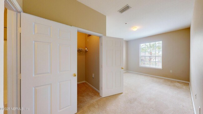 Building Photo - 7990 Baymeadows Cir E