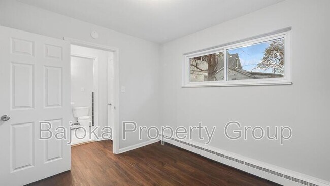 Building Photo - 1615 W Nine Mile Rd