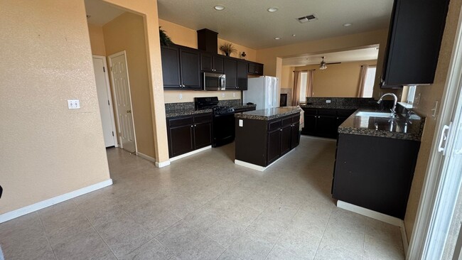 Building Photo - AVAILABLE! OPEN HOUSE Friday 2/26/26 at 5:30-6:30 pm